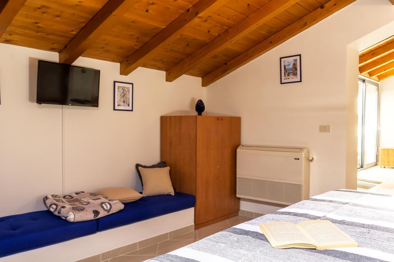 Amartia Apartments Taormina Buitenkant foto